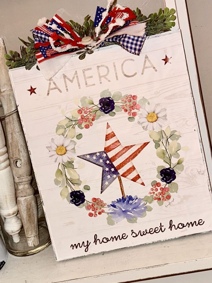 patriotic decor using July calendar image