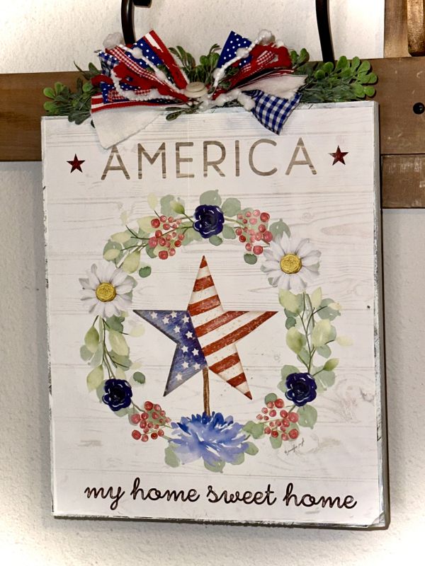 patriotic decor using July calendar image