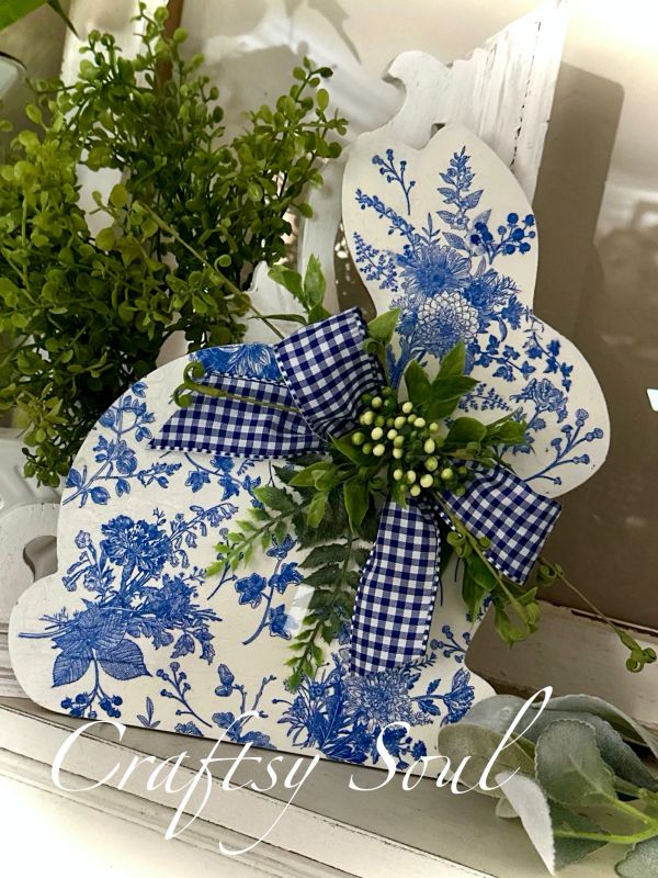 Chinoiserie Easter bunny