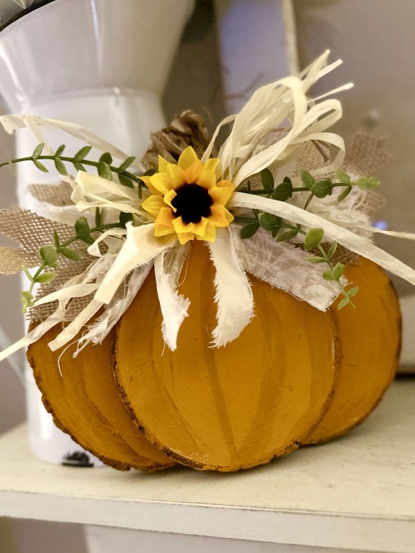 wood slice pumpkin